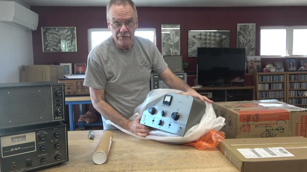 Vintage Ham radio goodie Box opening donation to D-lab Heathkit Drake Christmas again!