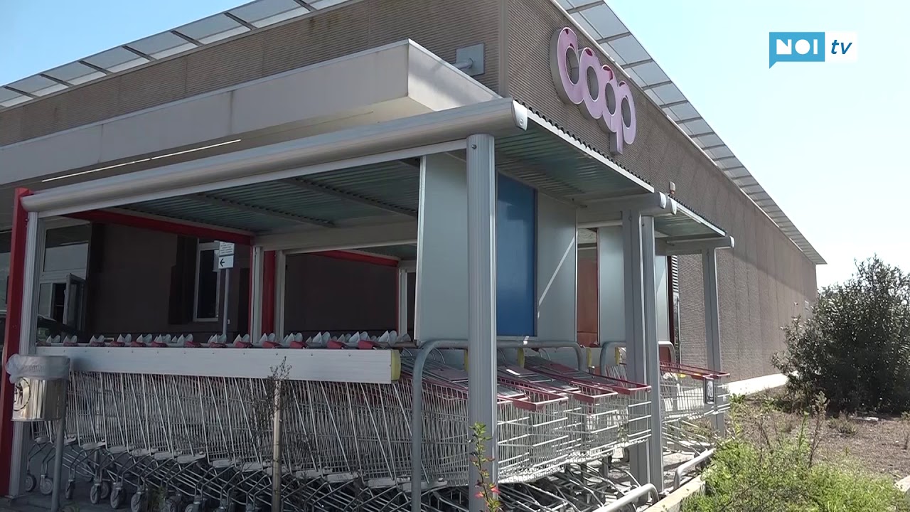 Incendio nella notte alla Coop di Seravezza: danni ingenti