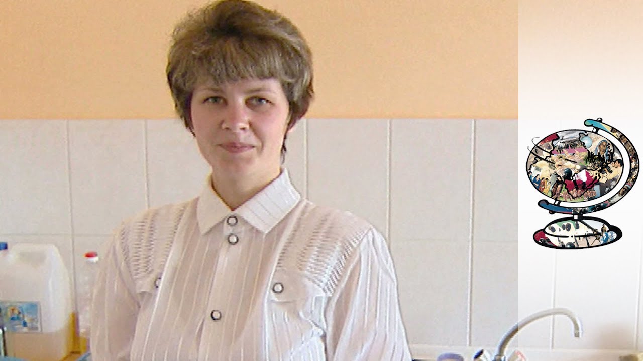 Russian Women Attend School Of Housewives (2001)