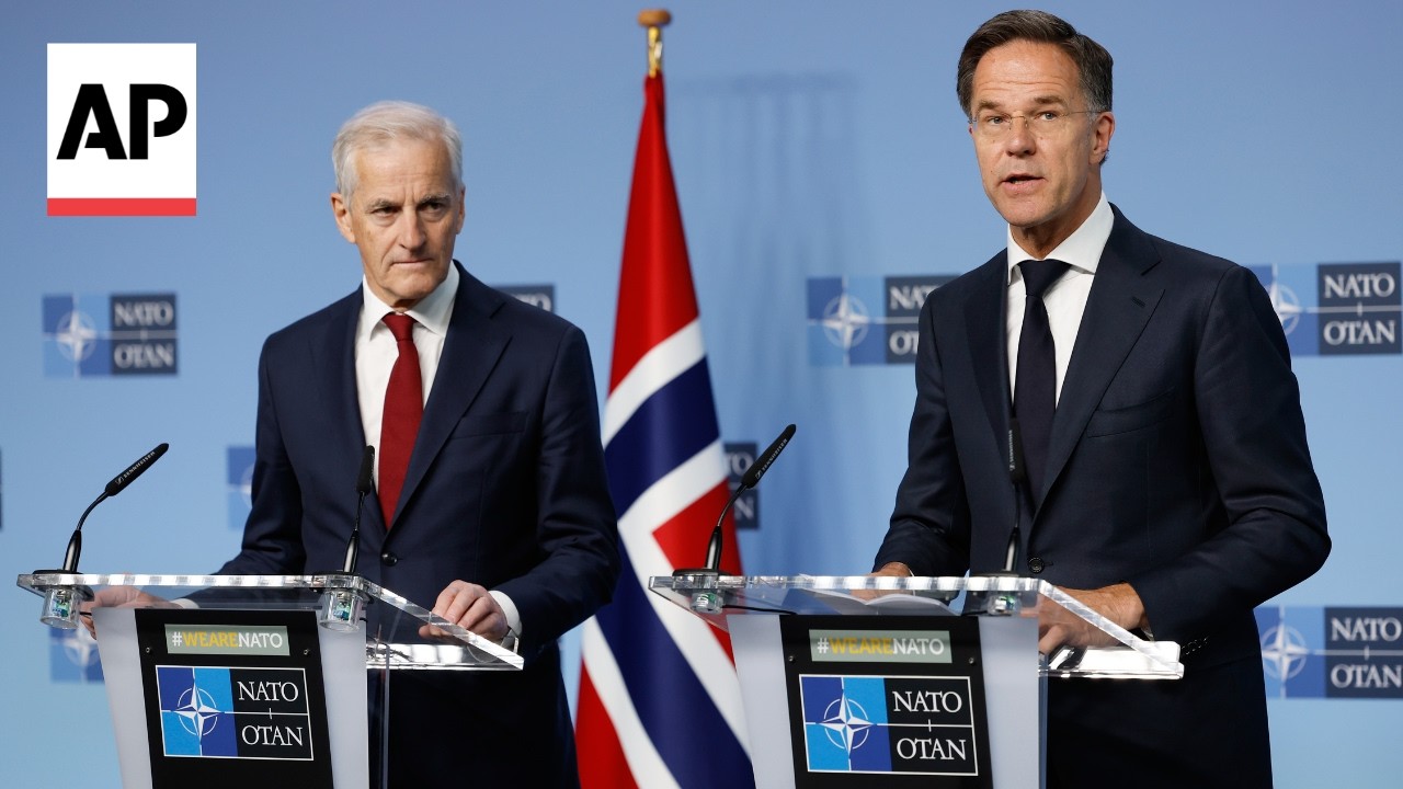 NATO chief learns that UK defense secretary resigned during news conference
