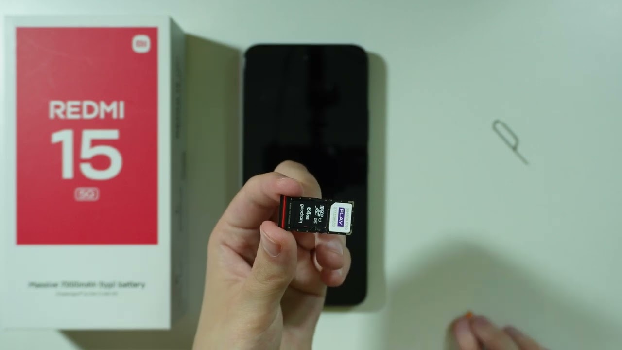 Redmi 15: Czy mogę używać jednocześnie dw&oacute;ch kart SIM i karty pamięci?