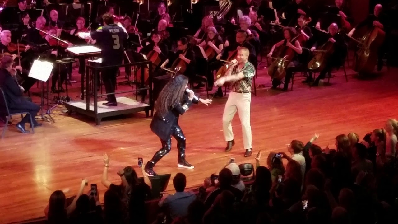 Macklemore & Ryan Lewis, Ciara, Russell Wilson w Seattle Symphony- Can't Hold Us