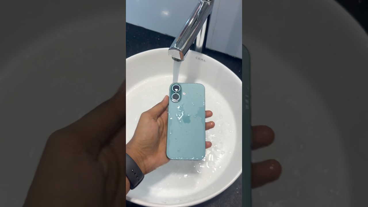 Iphone 16 Waterproof Test💦 #iphone16 #iphonewatertest #iphone #flagship #apple #waterproof #tech