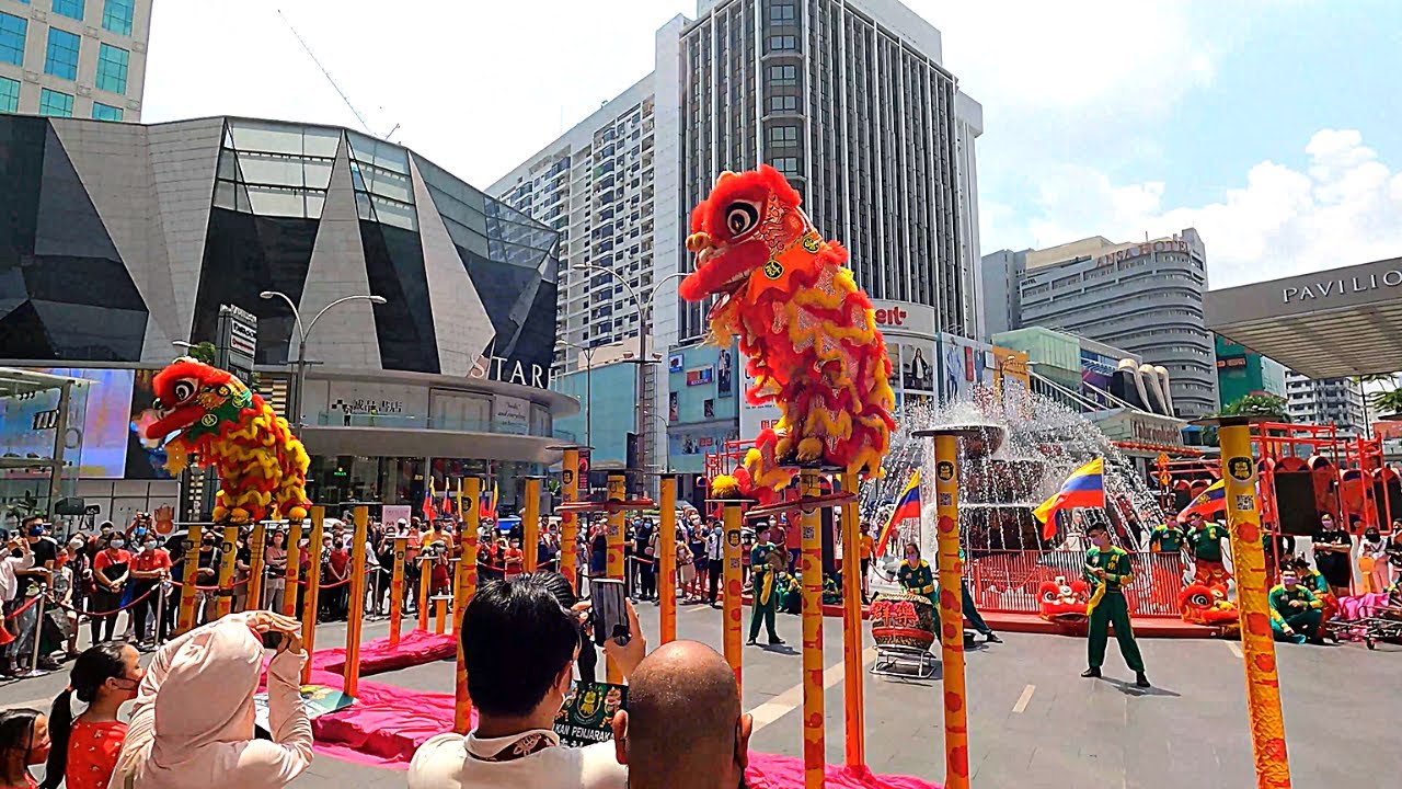 Acrobatic Lion Dance Performance @ Pavilion Mall, Bukit Bintang (31/01/2022)