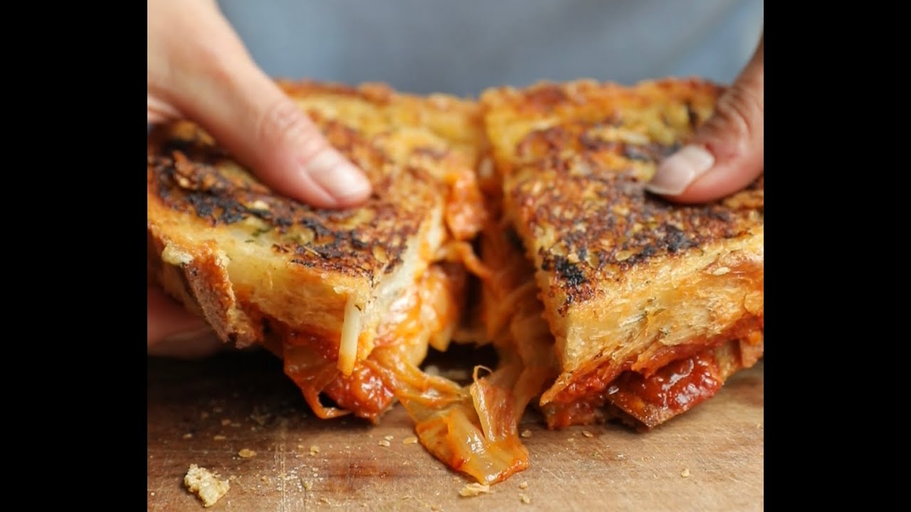 How to make VIRAL kimchi grilled cheese sandwich!