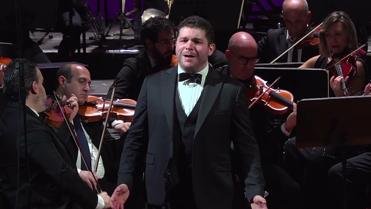Galà pucciniano: Matteo Desole entusiasma il pubblico del Teatro Comunale di Sassari