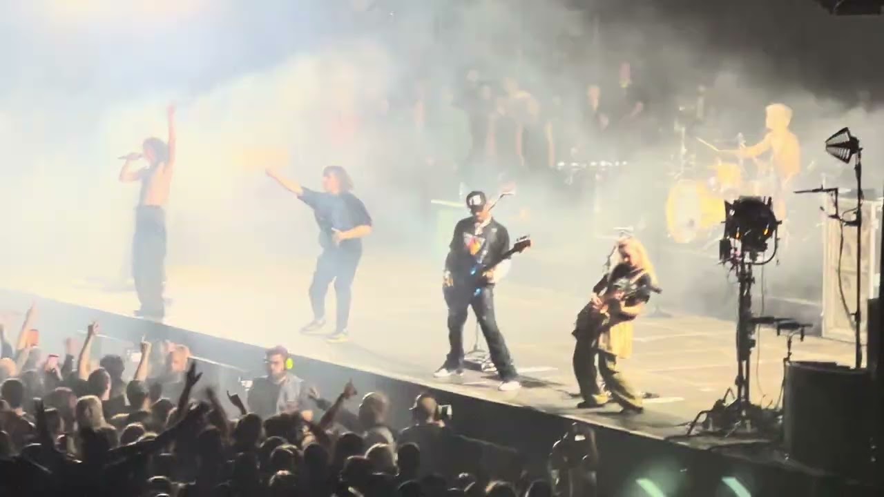 Turnstile live Paris zénith 2025 - blackout