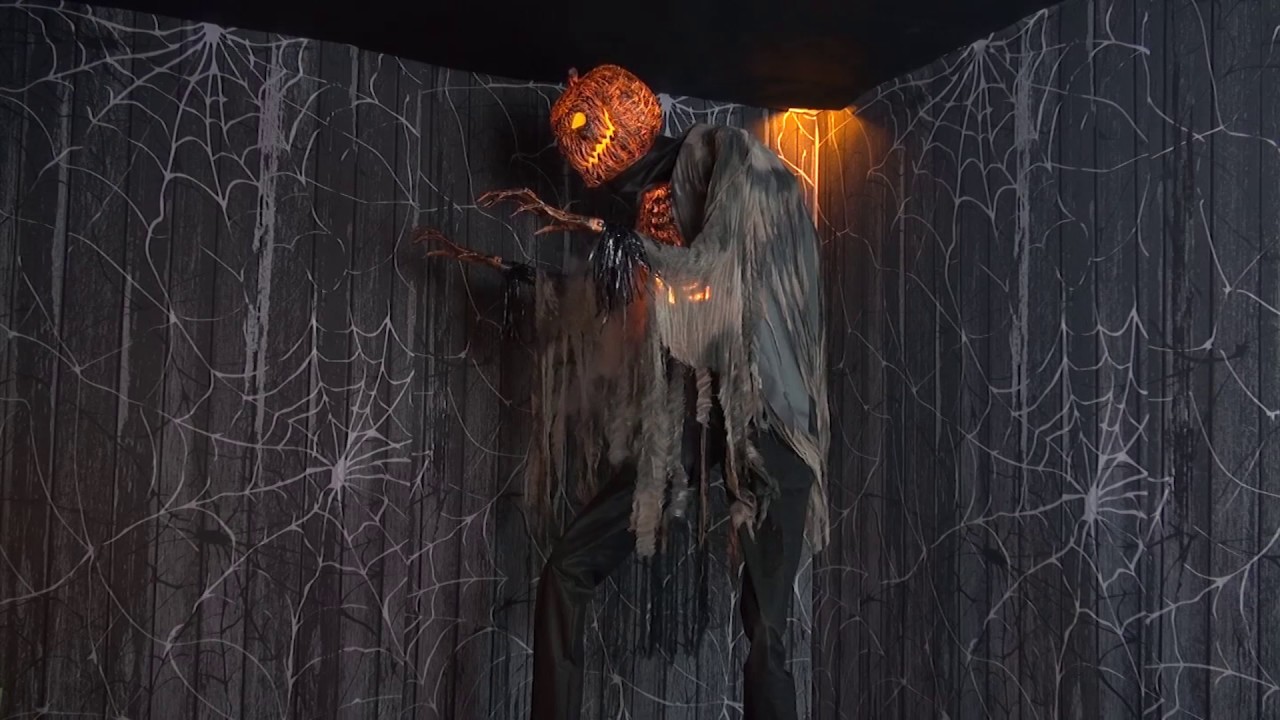 Scorched Scarecrow with Fog MR127030