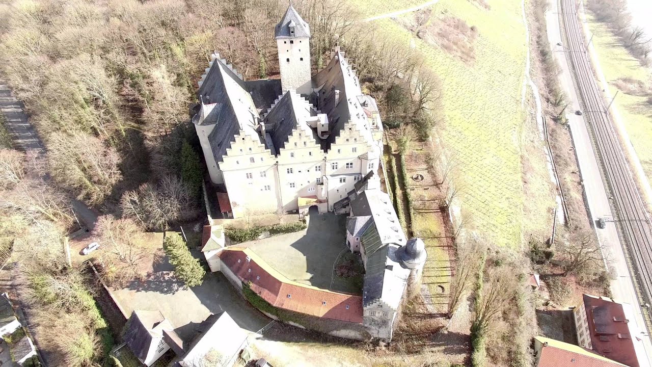 Luftaufnahme von Schloss Mainberg