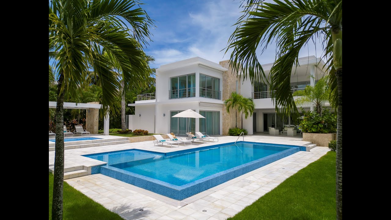 Modern Villas in Playa Nueva Romana