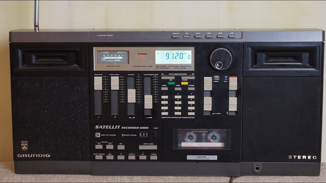 Grundig Satellit Recorder 4000.  Стереоприемник с кассетой