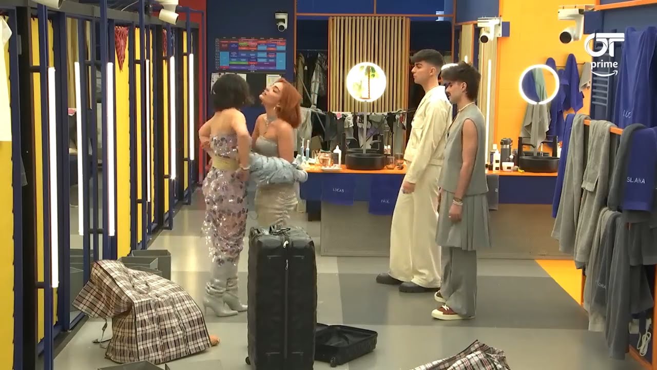 chiara y violeta vuelven de vestuario y terminan la maleta