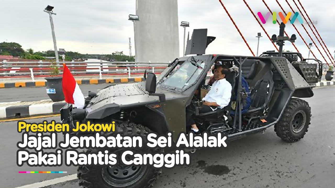 Gaya Jokowi Naik Rantis Canggih Menyusuri Jembatan Sei Alalak