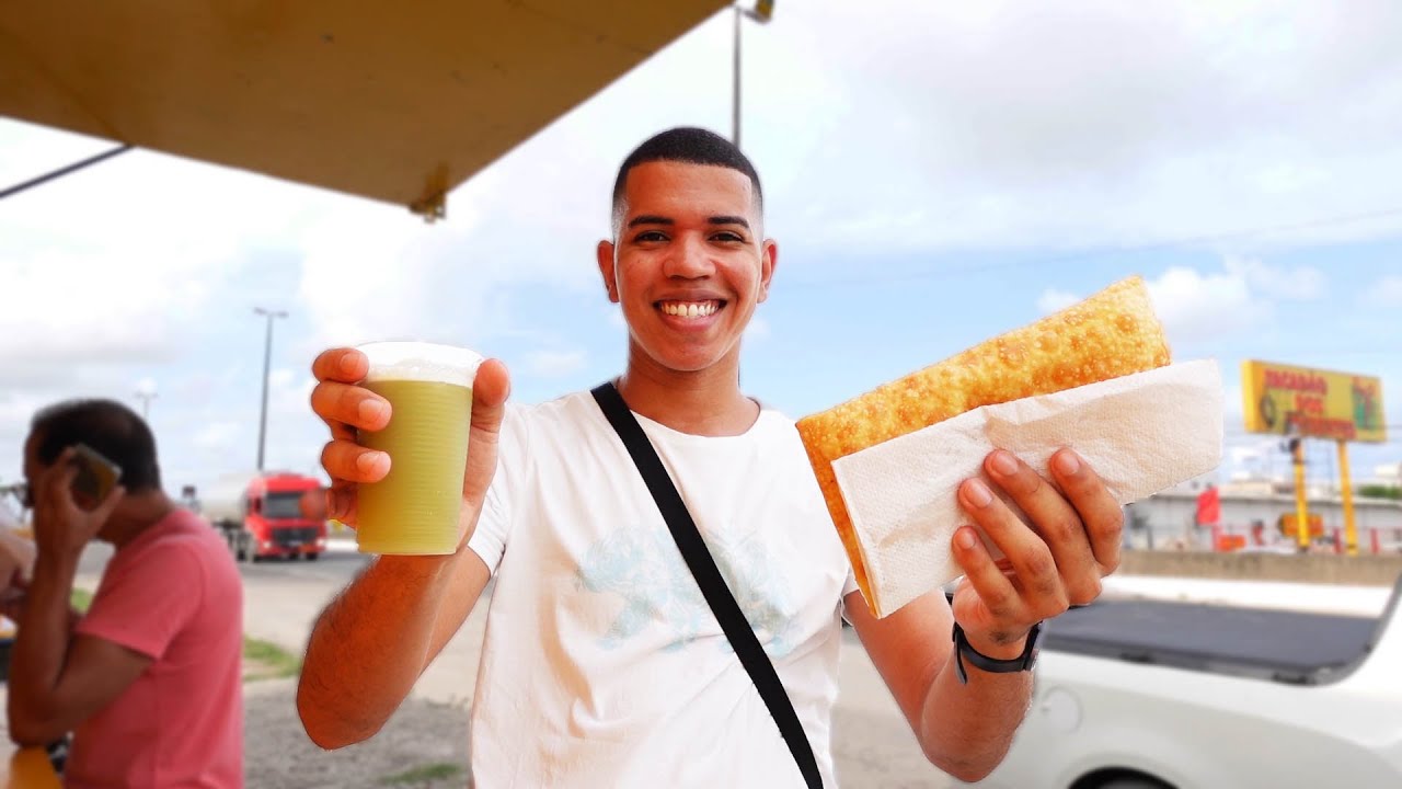 Comendo num RODÍZIO de CALDO DE CANA na beira da estrada