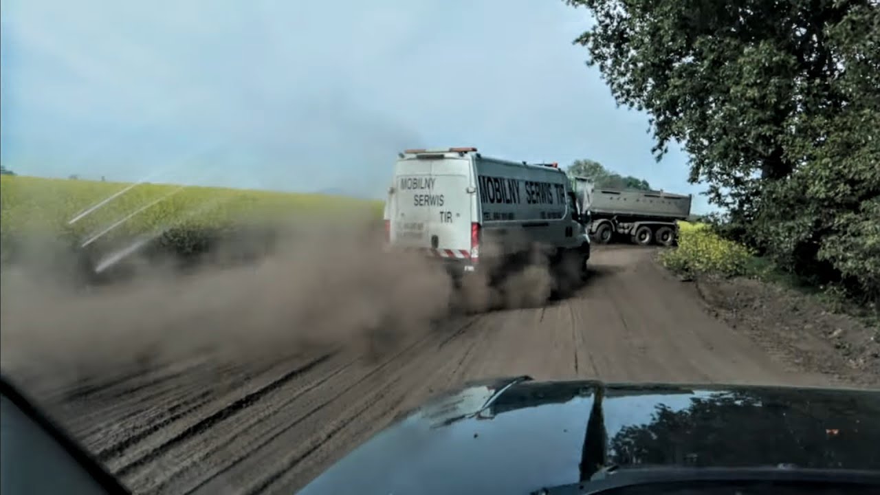 Spychacz , Autobus , Naczepa , Ciężarówki . Co powiecie na taki mix materiałów zebranych w odcinek ?