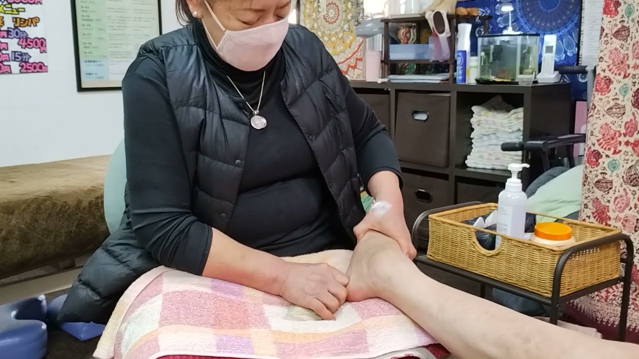 【痛い足つぼ】解説しながら強めにしっかり揉んでます！ ｢Foot massage｣