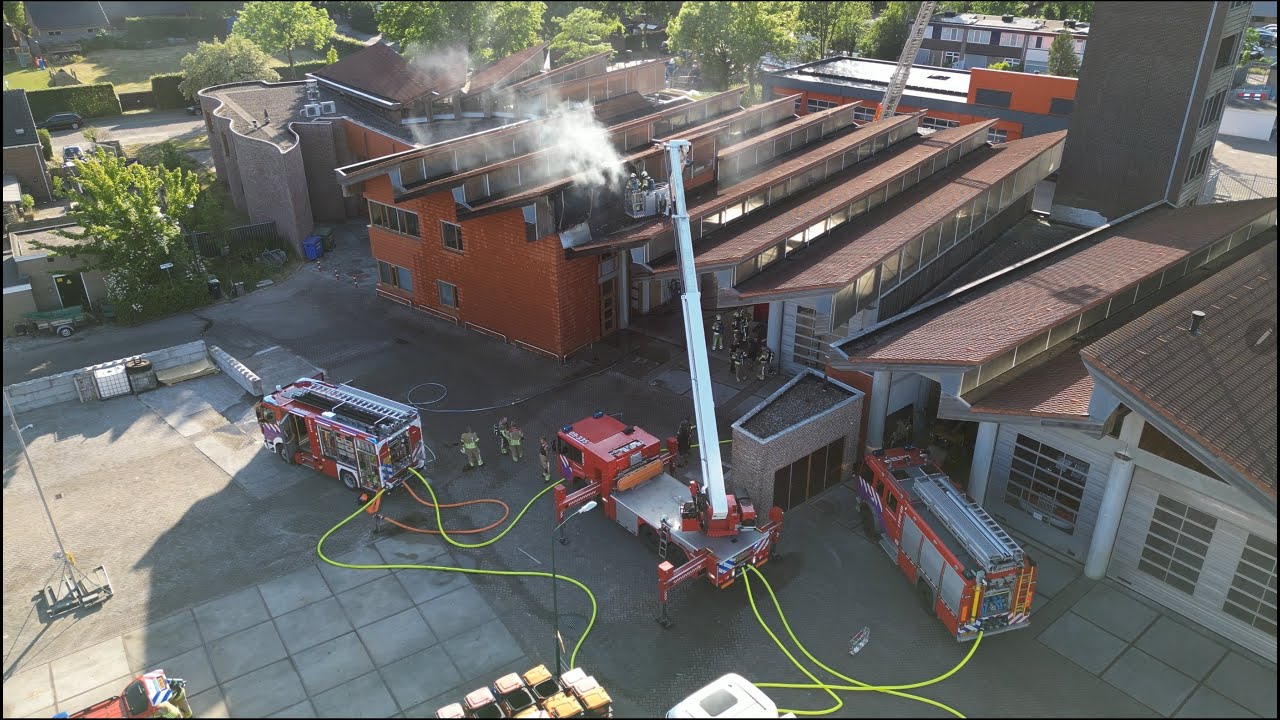 Grote brand in brandweerkazerne hoofdpost brandweer Soest ruwe beelden 14 juni 2023