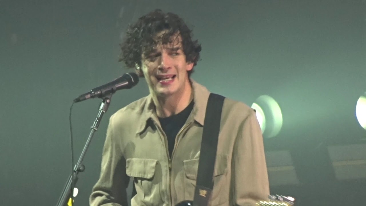 She Way Out - The 1975 [LIVE]