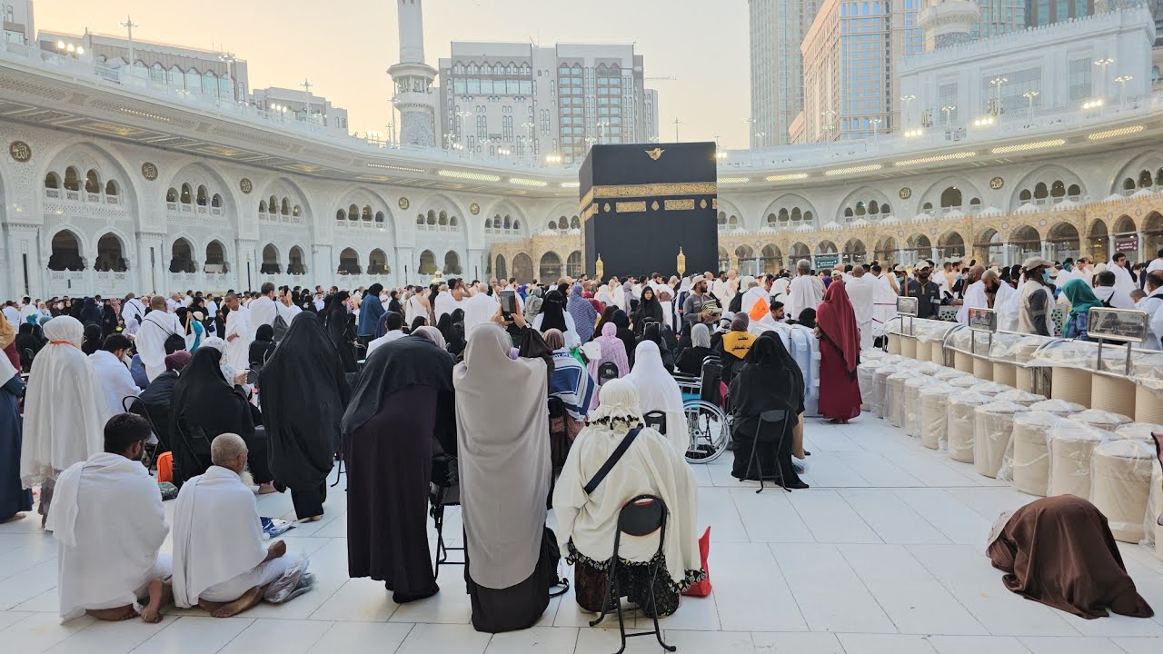Real Morning Scenes of Makkah | Kaaba Sharif View, Busy Streets, Umrah Pilgrims & Zamzam Route 🕋