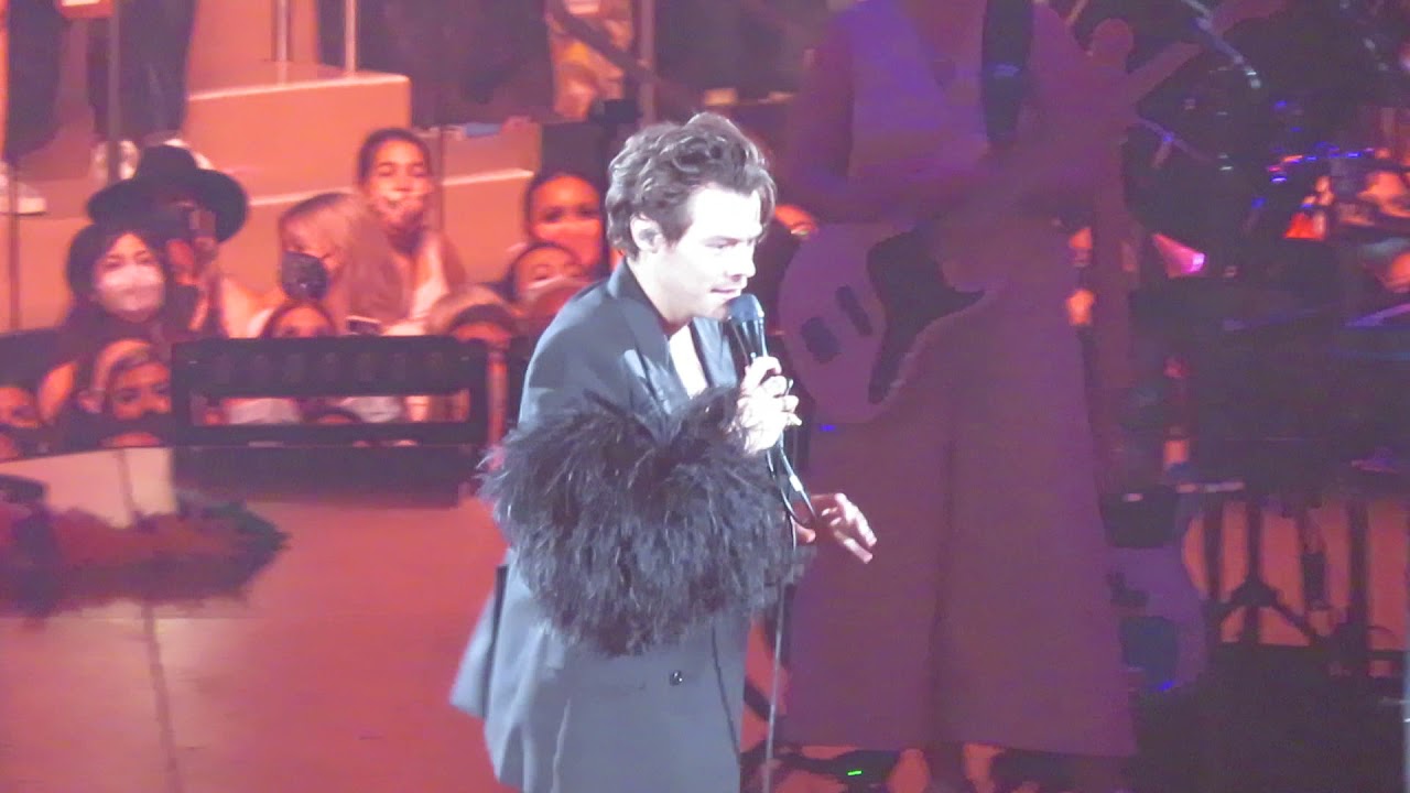 Harry Styles ~ Birthday Song and (jokingly) letting a section of the crowd know they need to DANCE