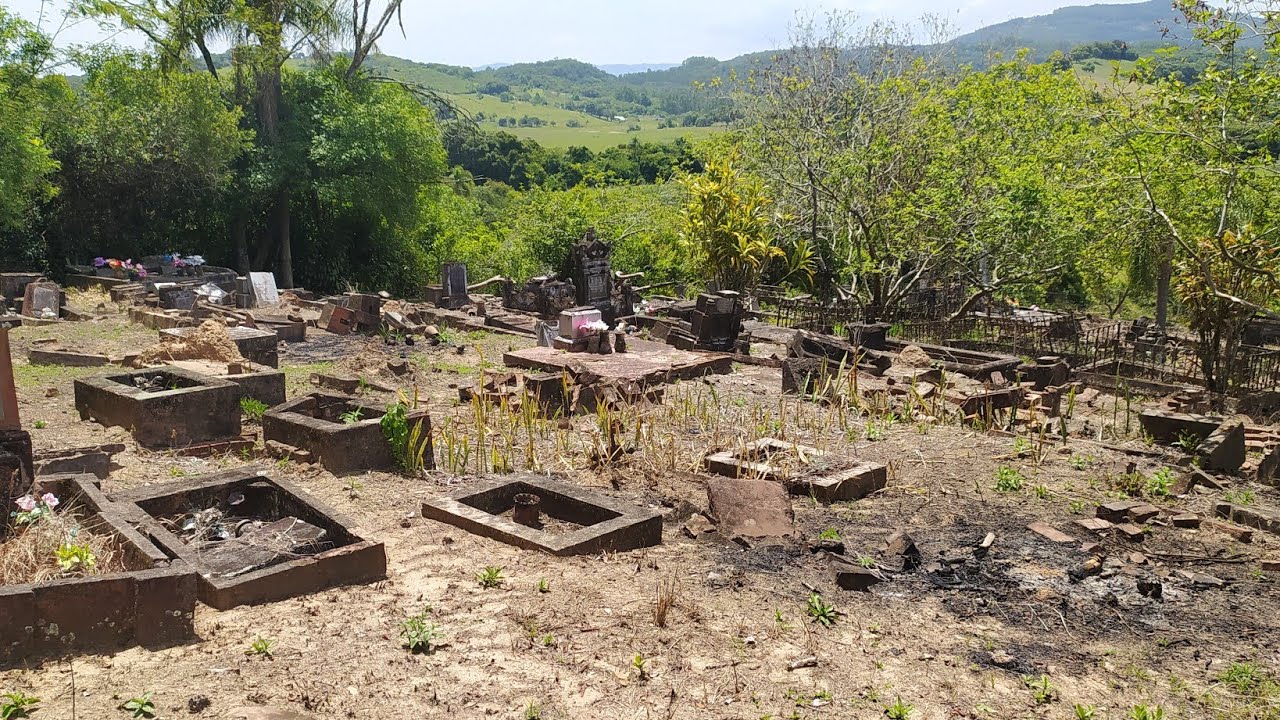 QUASE INEXPLICÁVEL OQUE APARECEU DENTRO DO CEMITÉRIO ABANDONADO APÓS O DIA DOS FINADOS