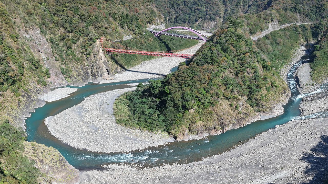 巴陵大橋｜橫跨山谷的震撼視角