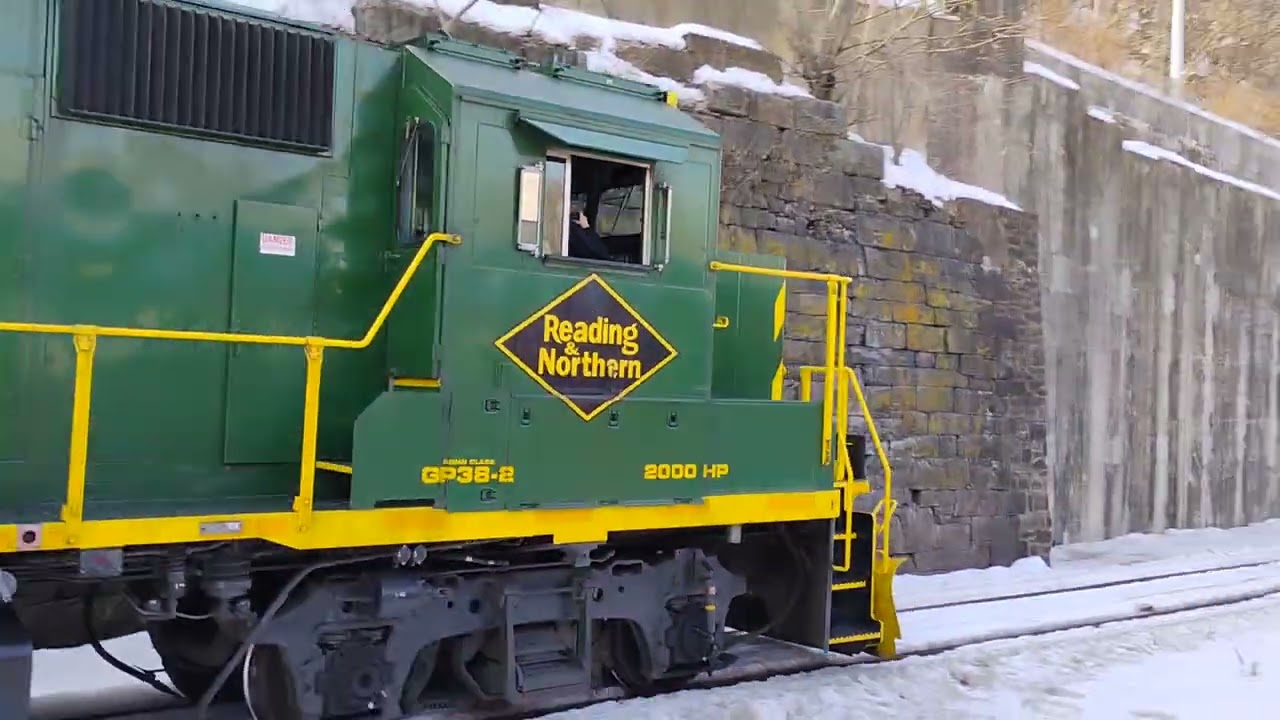 The 1:00 PM Scenic train