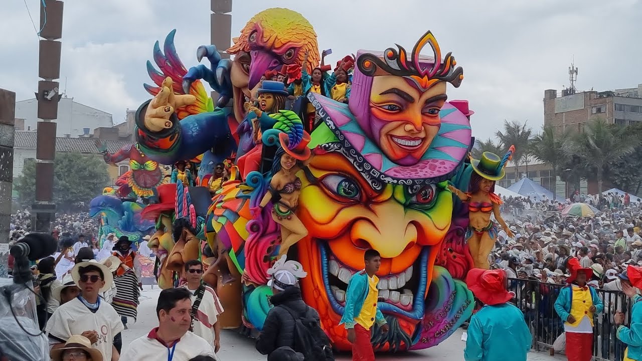 DESFILE DE CARROZAS NO MOTORIZADAS EN EL DESFILE MAGNO DEL CARNAVAL DE NEGROS Y BLANCOS Pasto Nari&ntilde;o