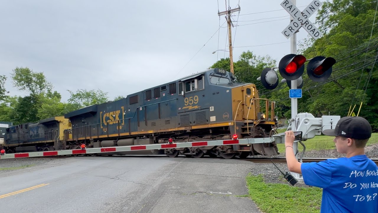 TRAIN TRACKERS # 45 - CSX FREIGHT TRAINS