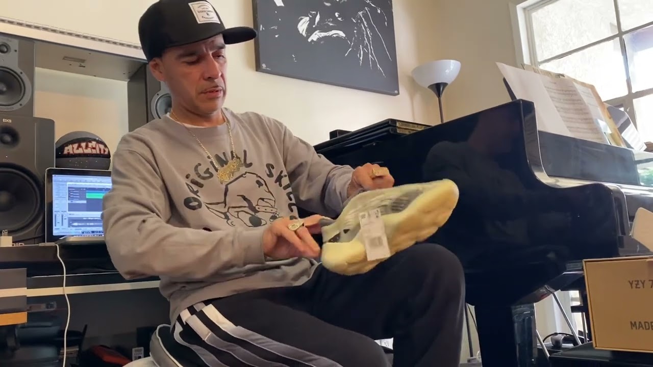 Adidas/Yeezy 700 V3 VS MNVN