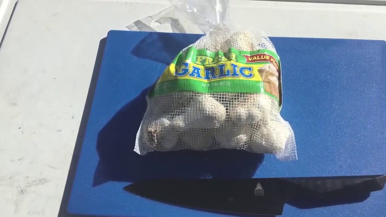 Homemade Smoked Garlic Powder | WeberKettle