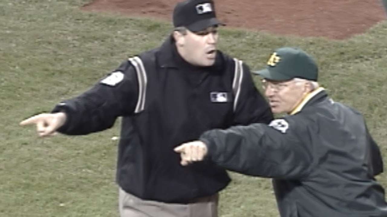 2003 ALDS Gm3: Tejada tagged out after confusion