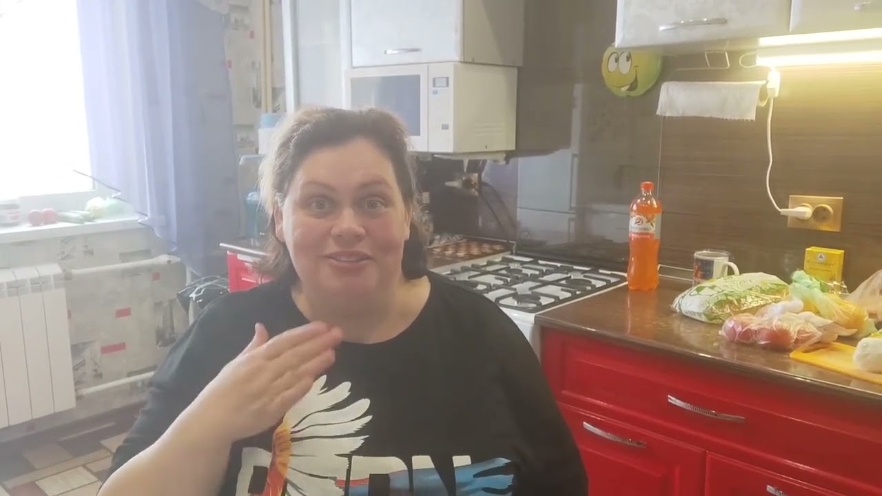 ЭТО ВИДЕО СНЯТО ДО БОЛЬНИЦЫ. Знакомство с мужем) Вкусный и простой салат) Рома готовит) Благодарю🙏