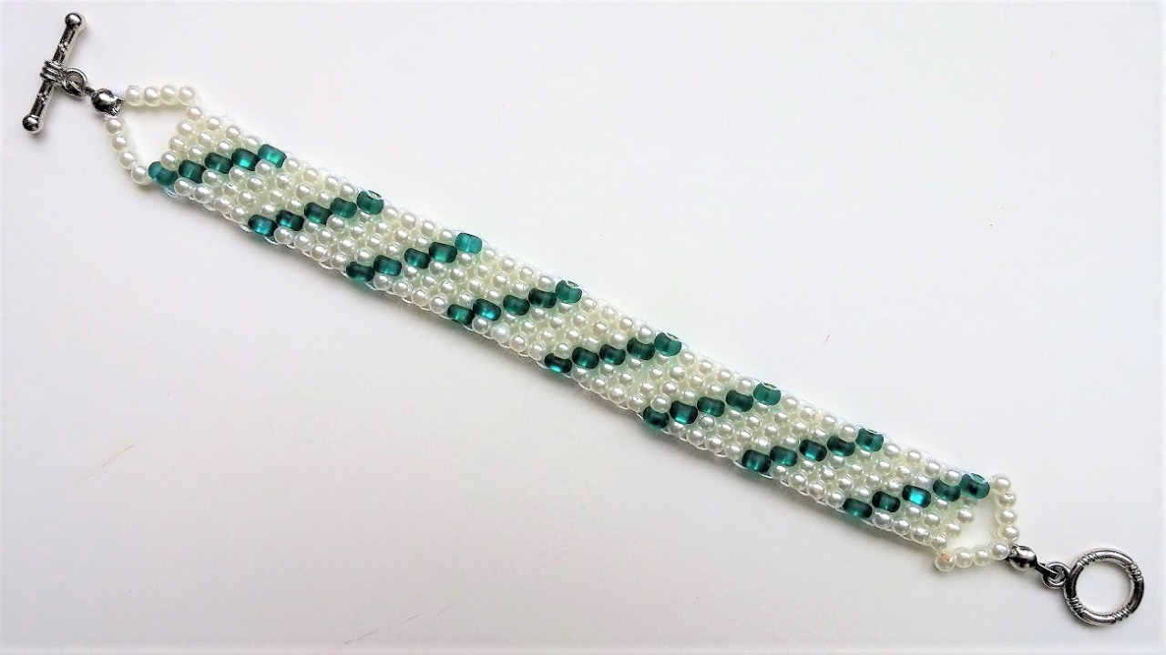 Go Green Bracelet 2. Beading Jewelry Pattern for Beginners