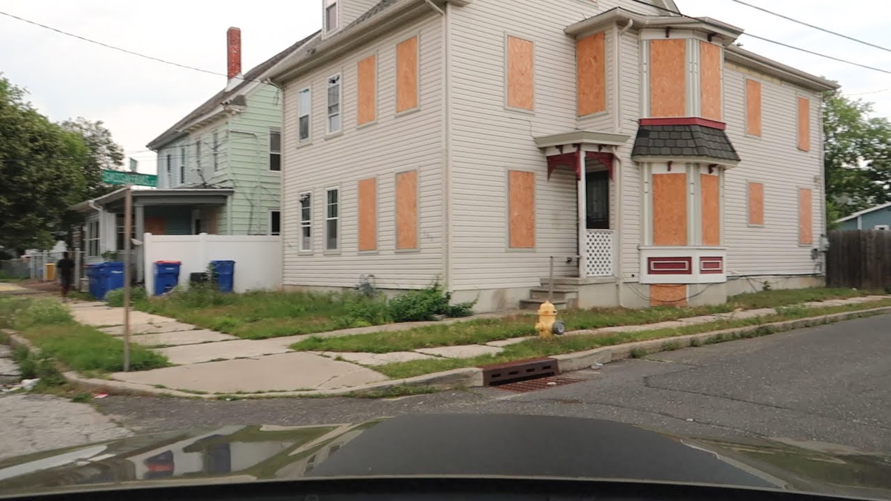 MILLVILLE NEW JERSEY HOODS / SMALL CITY IN SOUTH JERSEY