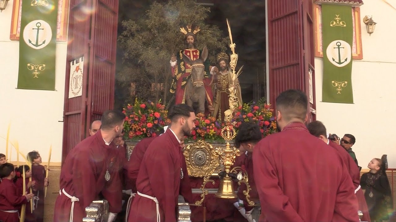 La Cofradía del Flagelado se recrea en la primera salida de la Semana Santa