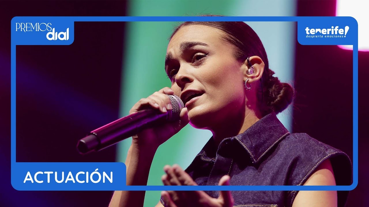 MARTA SANTOS - La vida entera | En directo en Premios Dial 2025