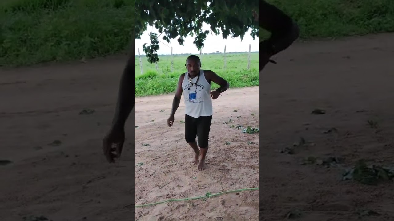 Dando uma demonstração sobre oque aprendi na capoeira 