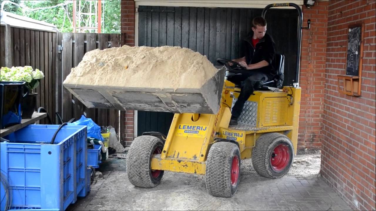 Knikshovel demonstratie (knikmops) | Lemerij Verhuur / shovels
