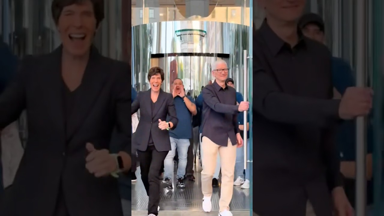Tim Cook Celebrates iPhone 17 and iPhone Air Release Day