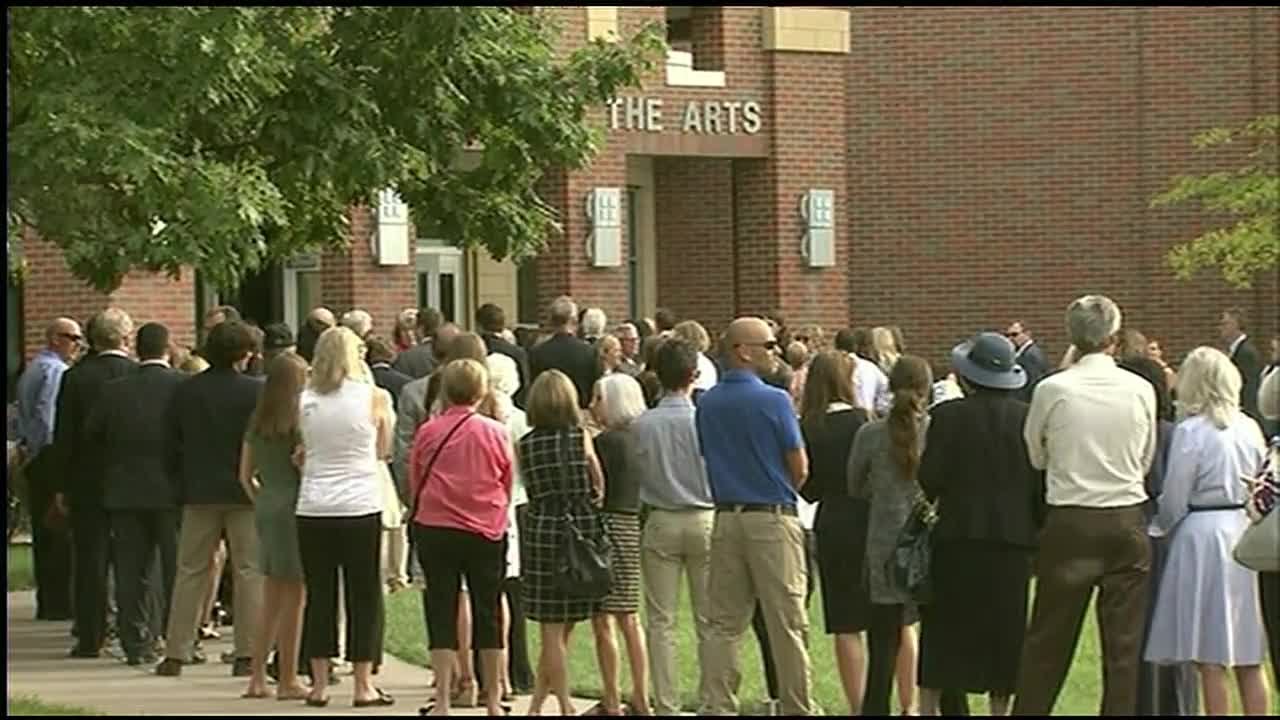 Crowds line up outside Wyoming High School for Otto Warmbier's funeral