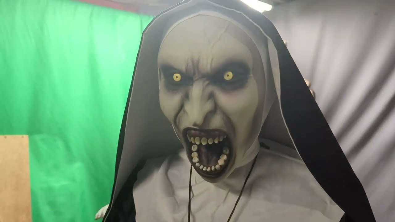 Valak | Spirit Halloween Animatronic REVIEW