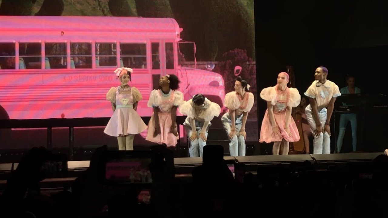 Melanie Martinez - Wheels On the Bus (K-12 TOUR in Toronto)