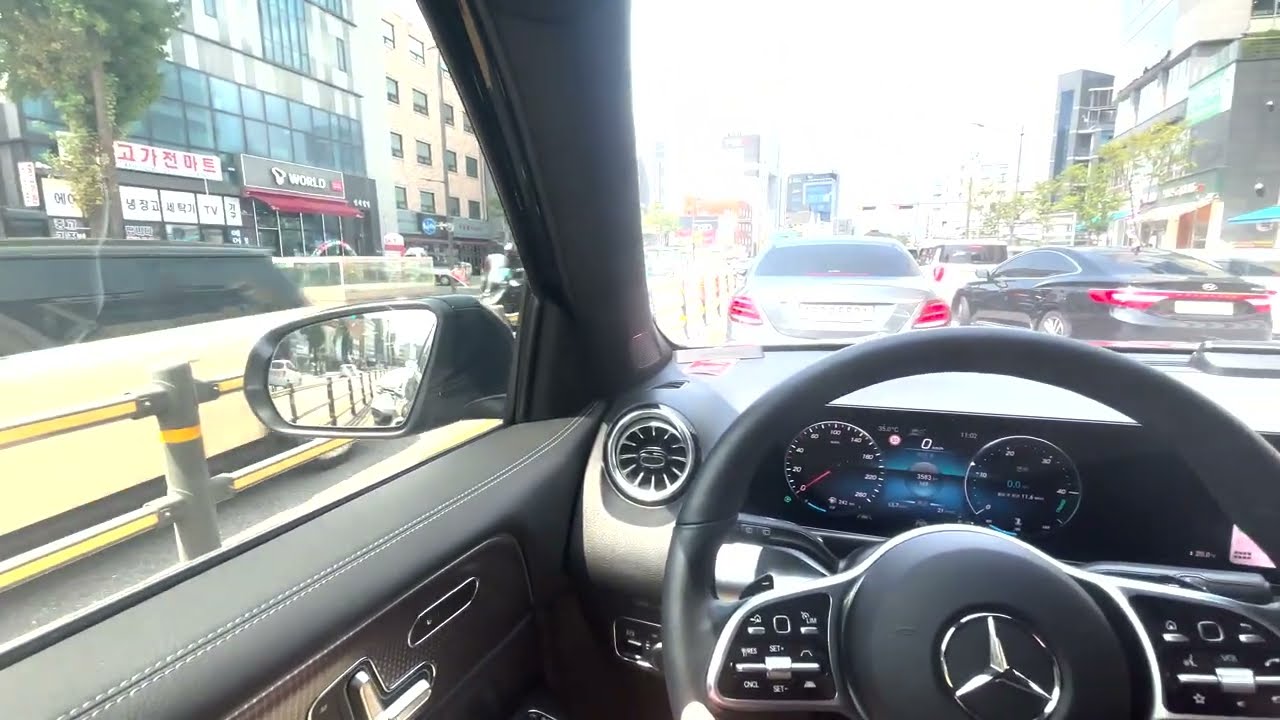 Поездка по Сеулу на Mercedes GLB 200 под хит ABBA "I have a dream".