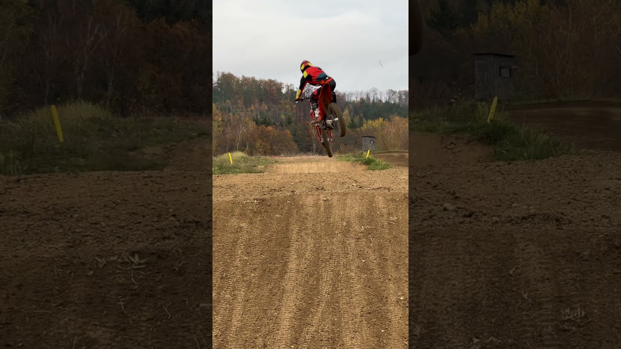Listen to that bark! 🔥KTM 450 SX-F
