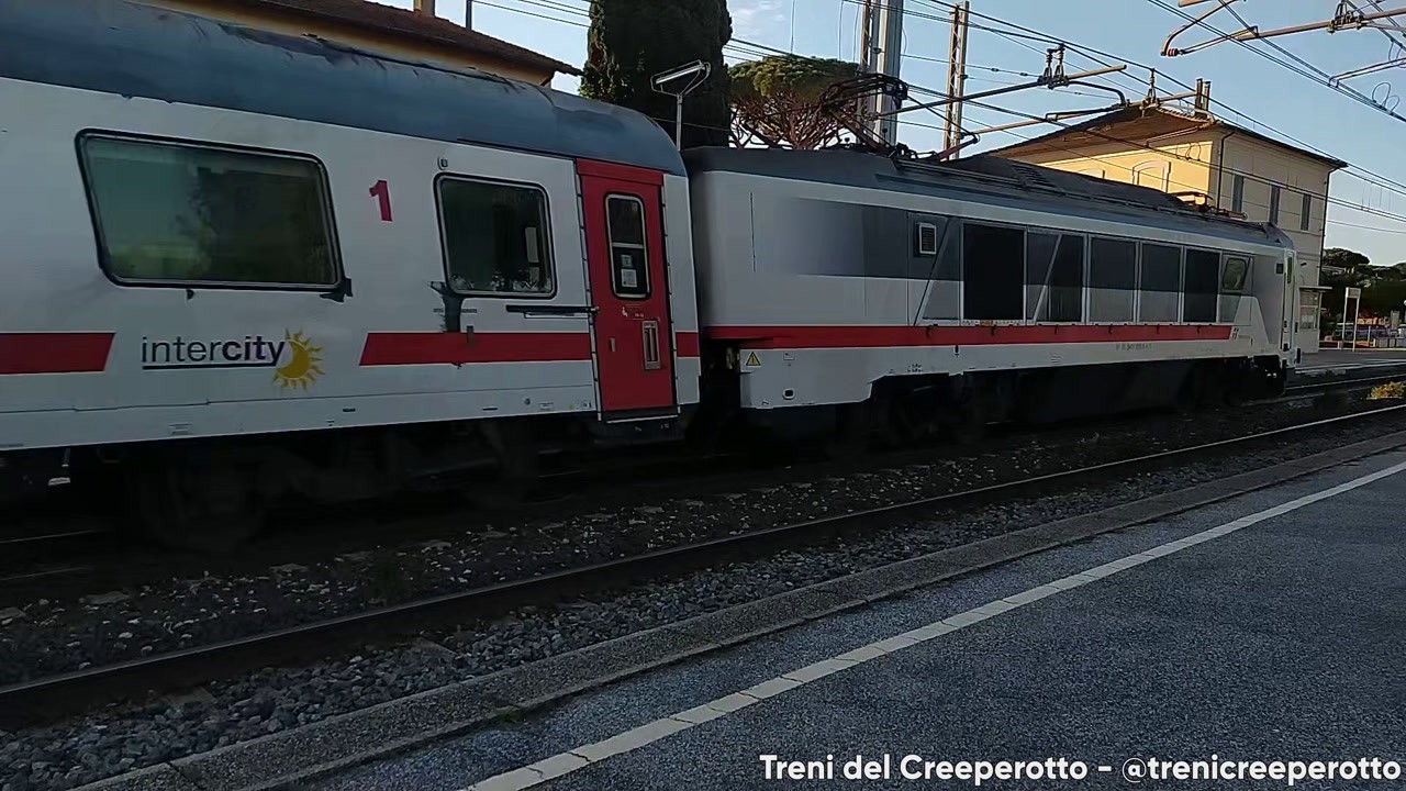Treno Intercity 501 con E401.025 in transito a Castagneto Carducci - 25/04/2024