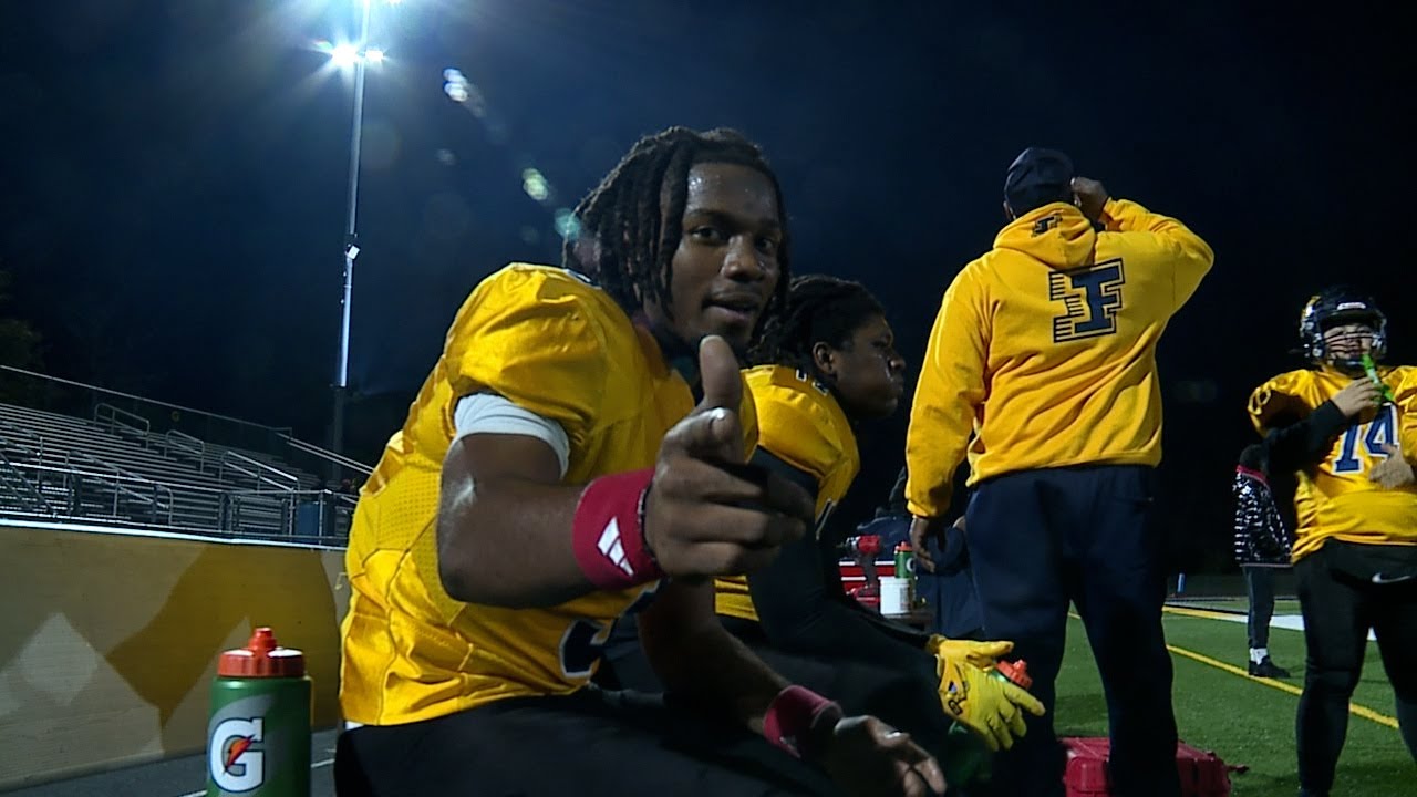 Farrell runs wild in 51-point playoff rout