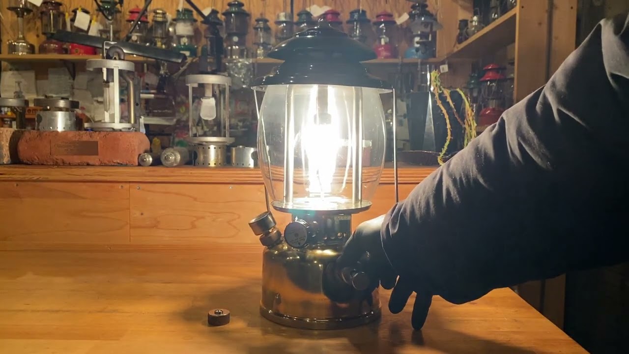 Late 1930s to 1940s The Mantle Lamp Conpany Aladdin Model PL-1 Ignition using kerosen as fuel 世界初