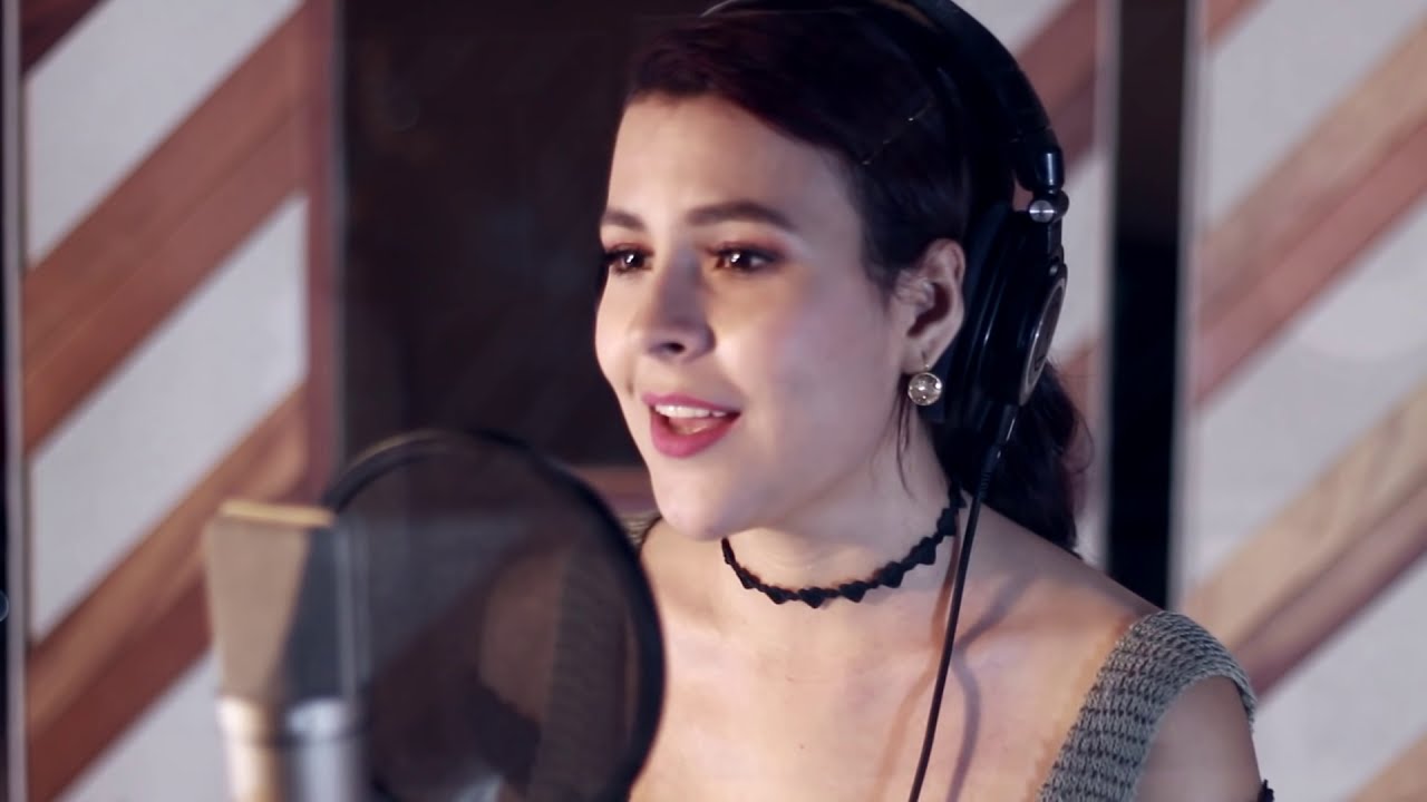 Sof&iacute;a Blumer - Tengo todo excepto a ti