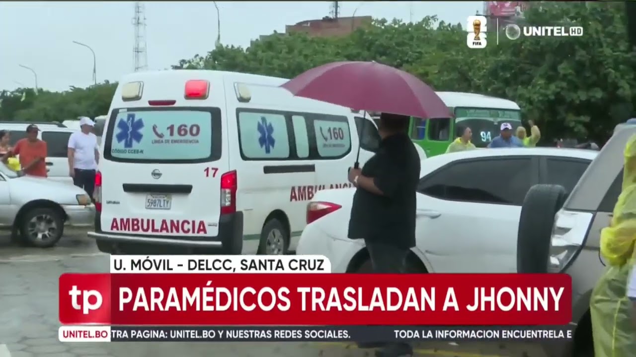 ​Jhonny Fernández es trasladado a un centro de salud en una ambulancia